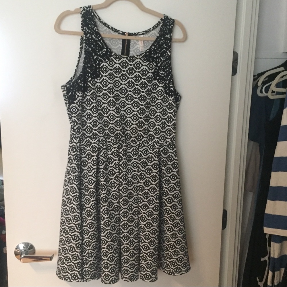 Xhilaration Knit Dress w Lace Detail, size L